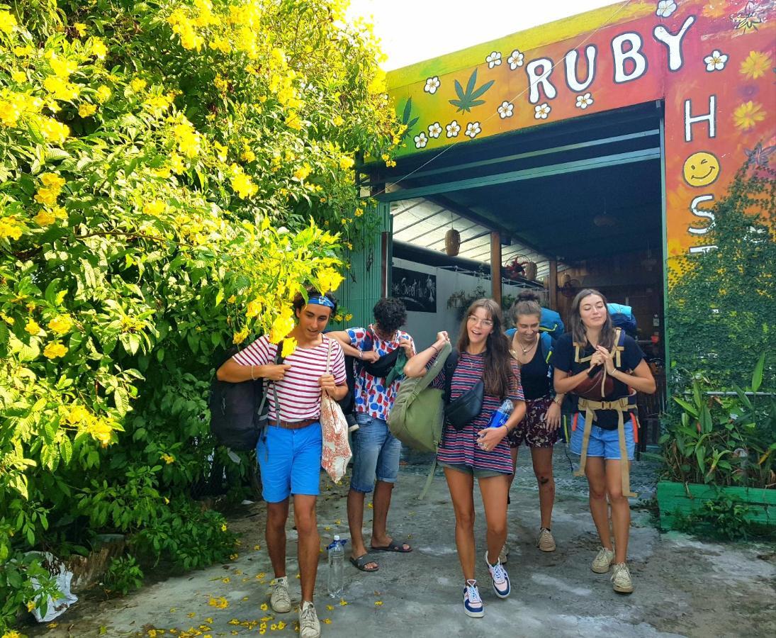 Ruby Phu Quoc Hostel Exterior foto